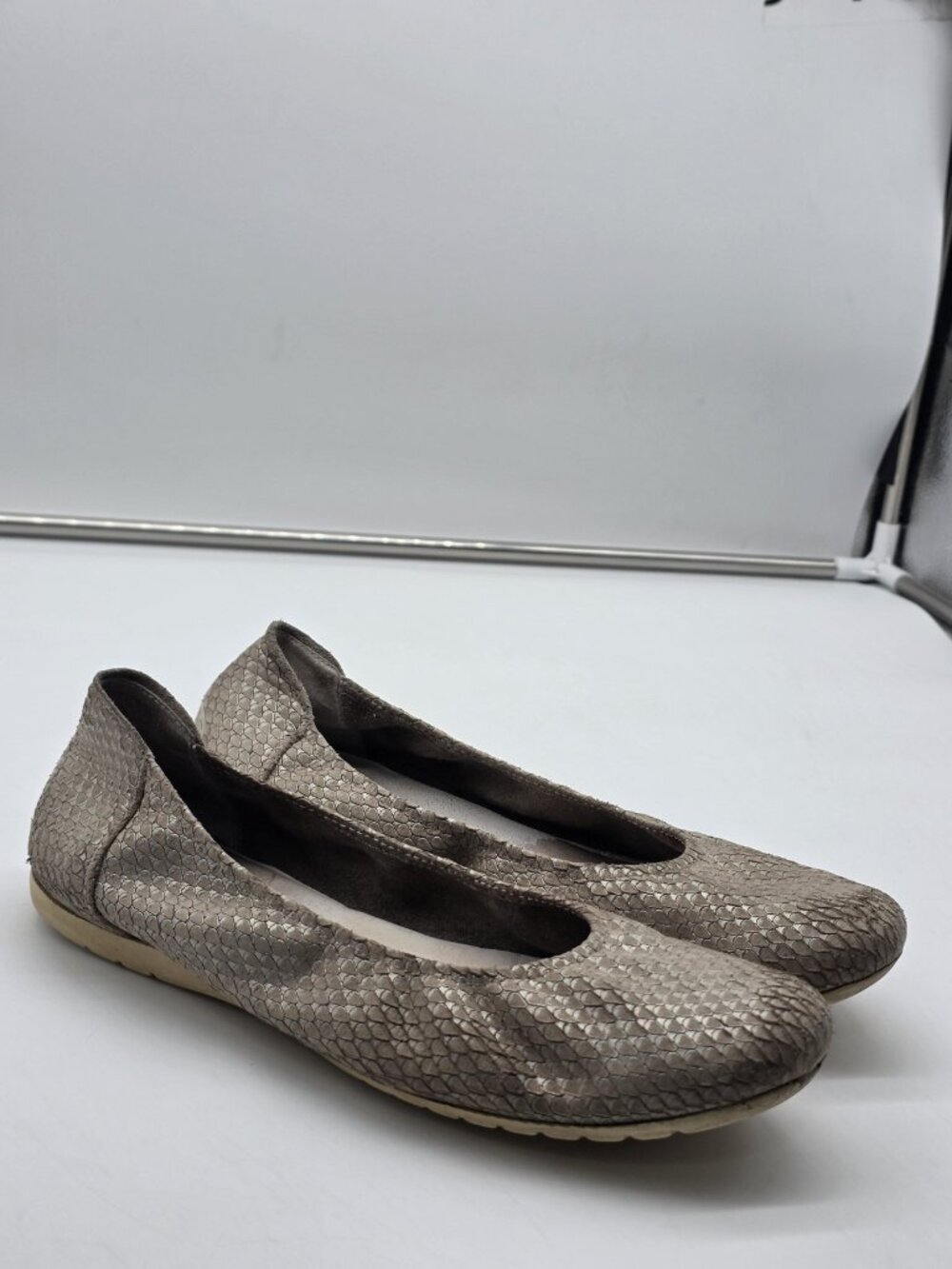 Sabrinas Shoes Womens Size 10 Beige Leather Ballet Flats Animal Print Damaged